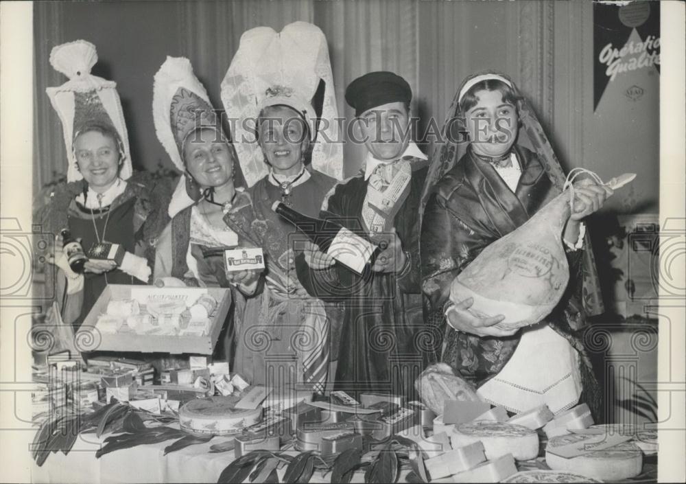 1959 Press Photo People from different French countries presenting products - Historic Images