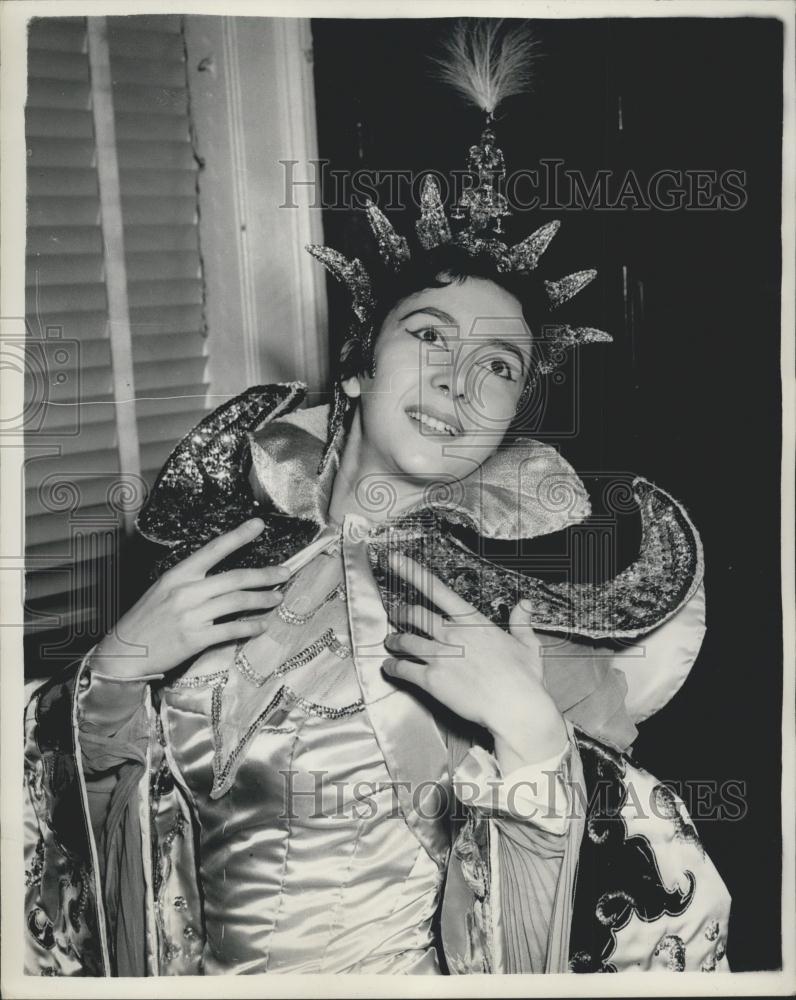 1954 Press Photo Jacqueline du Bief Ice Skate World Champ Wearing Aladdin Costum - Historic Images