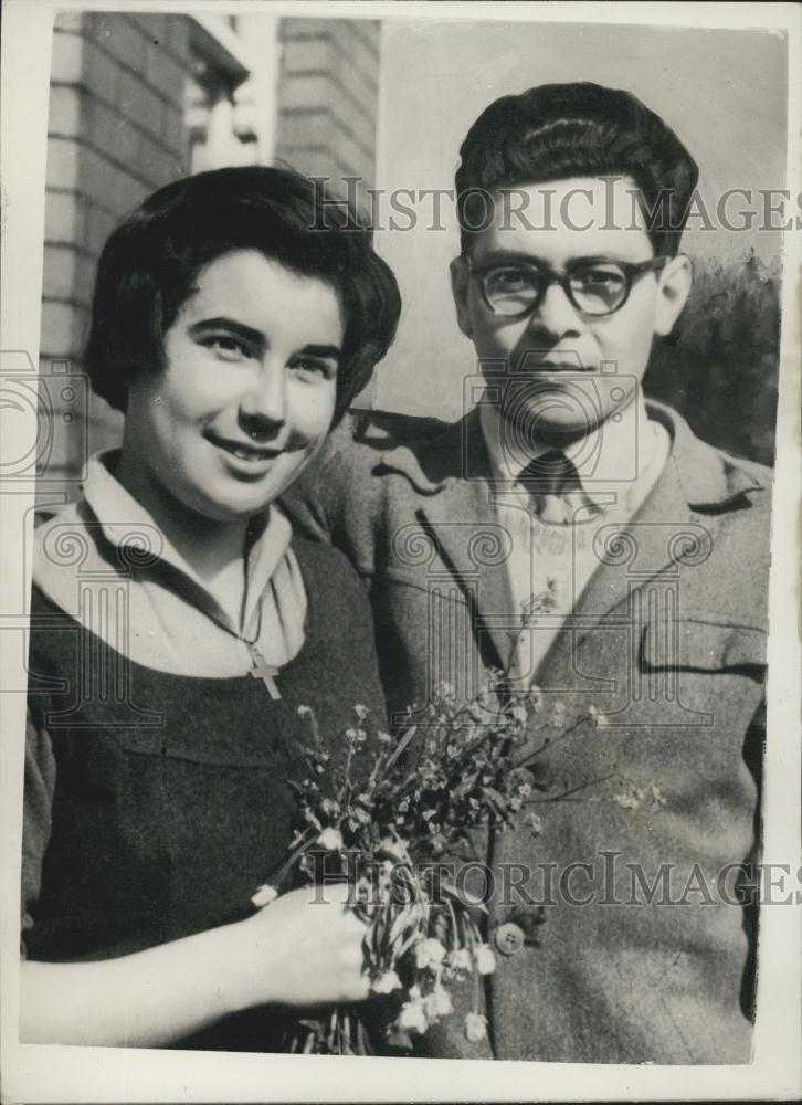 1955 Press Photo Lilliana Penna Sweetheart Reginaldo Carvalho Elope Gretna Green - Historic Images