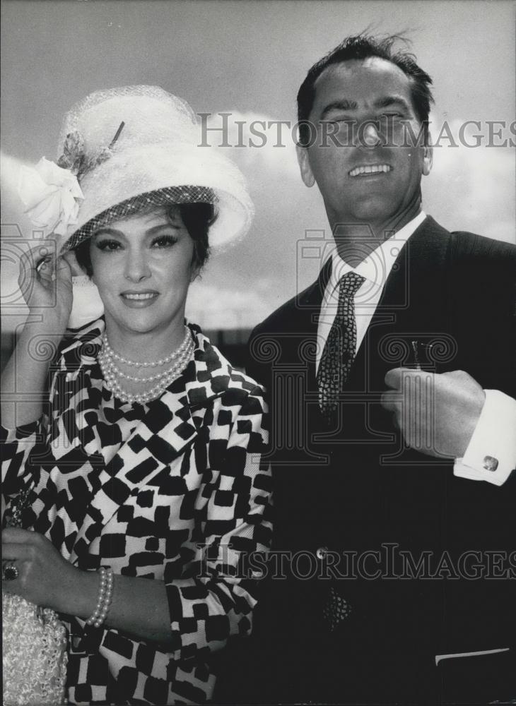 Keys1966 Press Photo Gina Lollobrigida Italian Actress Husband Dr. Milko Skofic - Historic Images