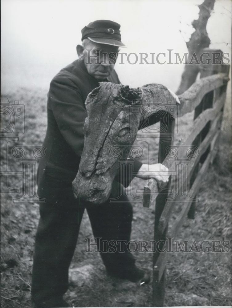 Press Photo Farmer Fritz Meyer With Wood Carving On Fence - Historic Images