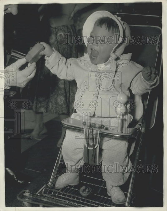 1957 Press Photo Kelly Cutis 1 Year Old Daughter of Screen Star Tony Curtis - Historic Images