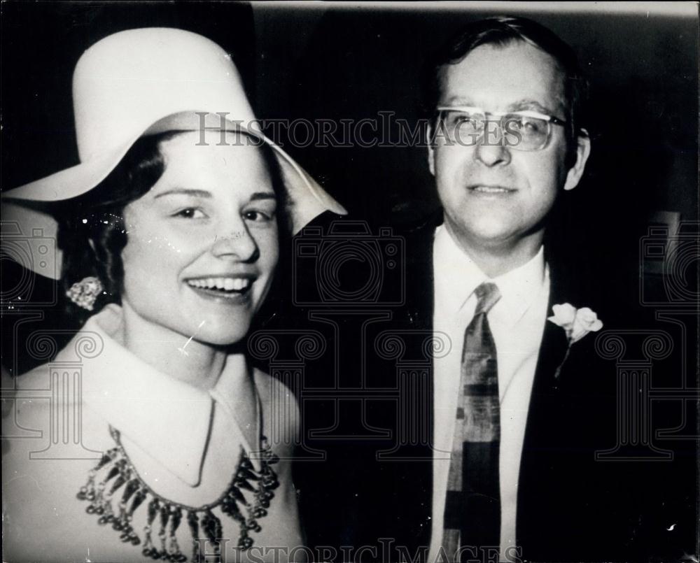 1970 Press Photo Former Jesuit Priest Weds Nurse-Huub Oosterhuise/Josefien Melie - Historic Images