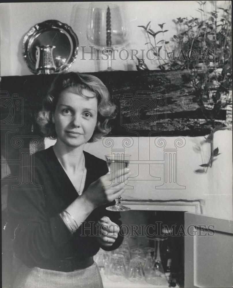 1950 Press Photo Actress Mrs. Jennifer Joy Raymond - Historic Images