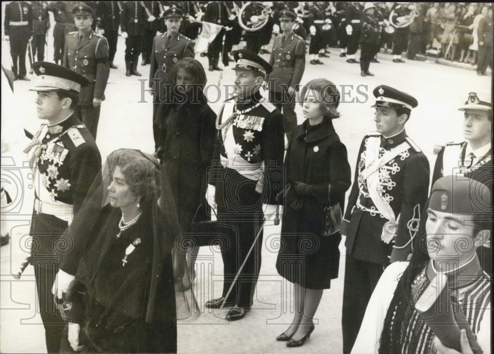 Press Photo King Konstantin And His Mother At The Burial Of Konstantin&#39;s Father - Historic Images