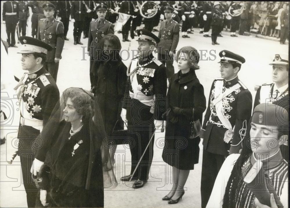 Press Photo King Konstantin And His Mother At The Burial Of Konstantin's Father - Historic Images