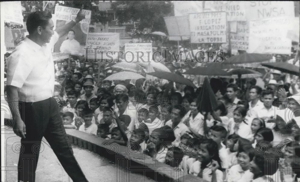 Press Photo Philippine President Ferdinand Marcos campaigning for second term - Historic Images