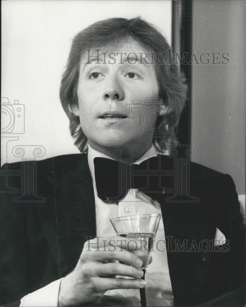 1978 Press Photo Musician Roddy Llewellyn has a drink before first television sh - Historic Images