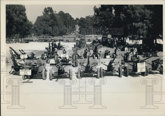 Press Photo Israel Showing Captured Russian and Chinese Weapons - Historic Images