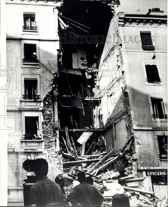 1969 Press Photo Geneva 5 Story Apartment Collapses From Gas Explosion-11 Injurd - Historic Images