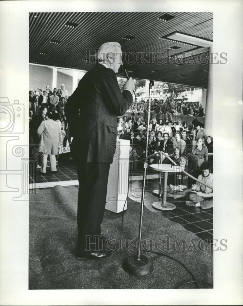 1976 Press Photo Presidential Candidate For Independent Party Eugene McCarthy - Historic Images