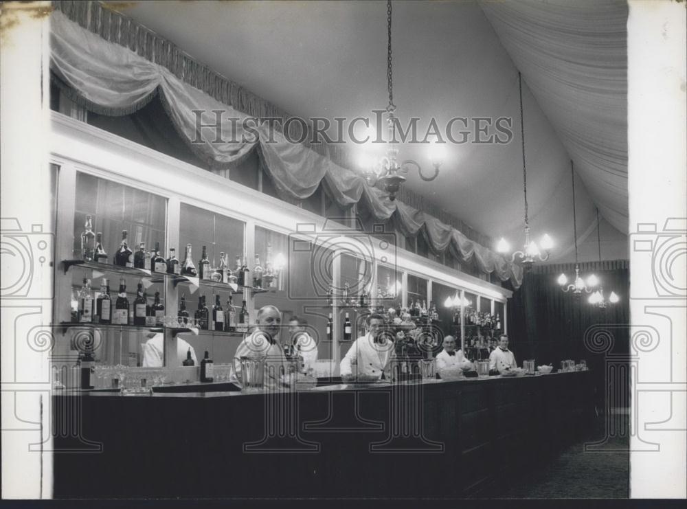 Press Photo The wines and spirits bar in the Crush Bar - Historic Images