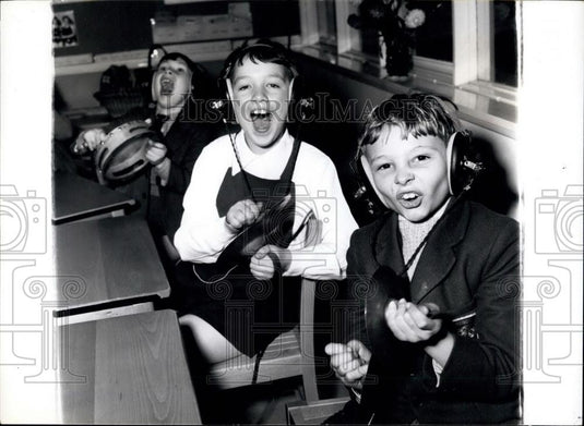 Press Photo Schoolkids and their instuments - Historic Images