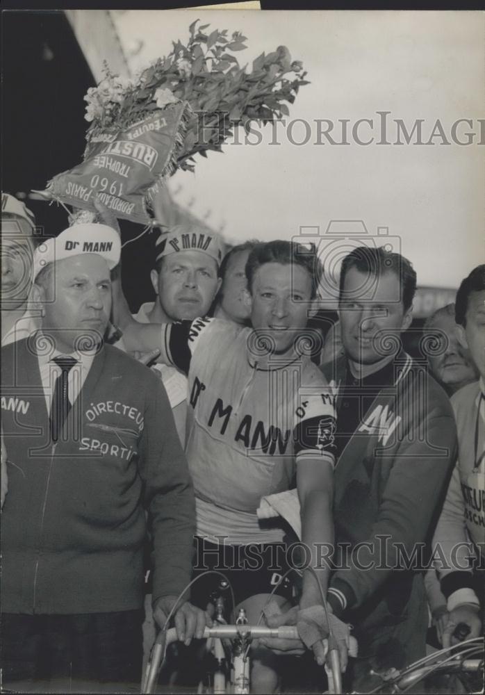 1960 Press Photo Belgian Cyclist Marcel Janssens After His Victory - Historic Images