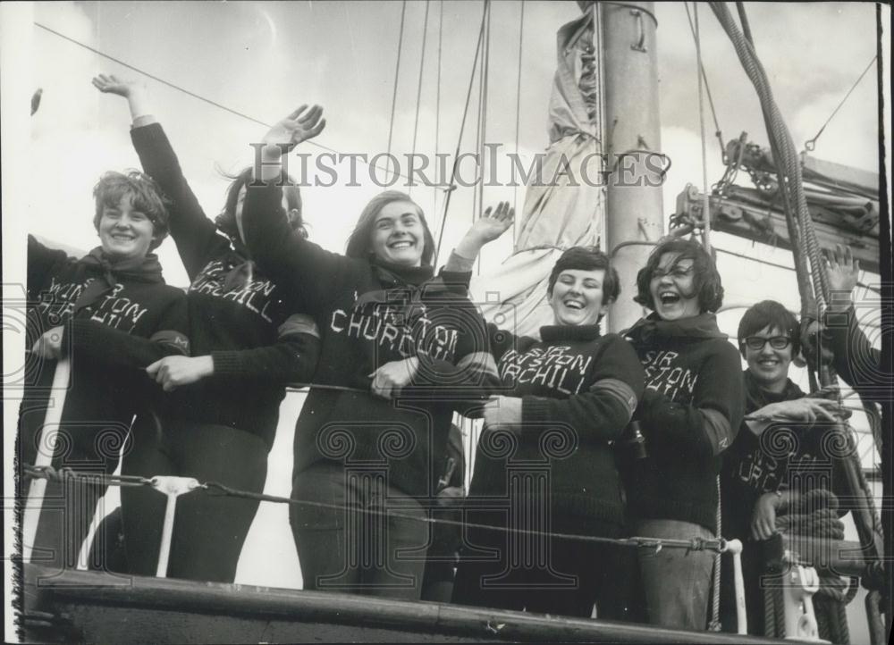 1967 Press Photo The ship &quot;Sir Winston Churchill&#39; all girl crew - Historic Images