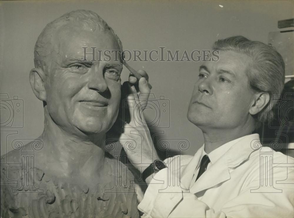 1969 Press Photo President Nixon Joins Musee Grevin Wax Figures-Barbieri, - Historic Images