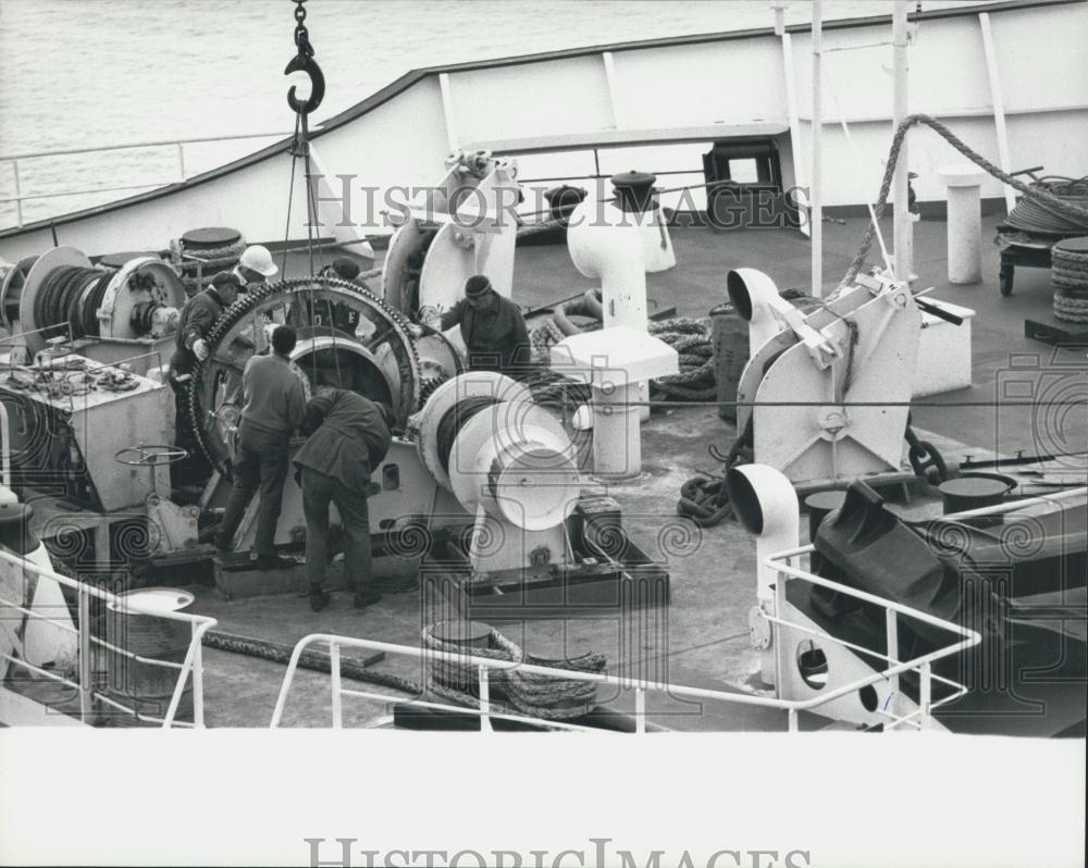 Press Photo Newcastle, Australia State Dockyard Workers - Historic Images