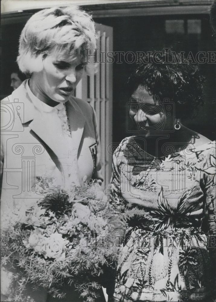 Press Photo Journalist Jutta Heine - Historic Images