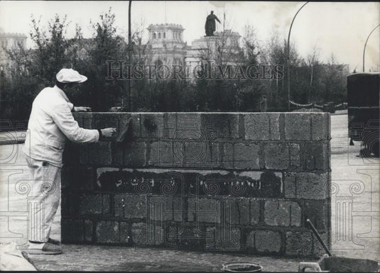 1961 Press Photo "The Victims of the Red Dictatorship" Soviet Monument W Berlin - Historic Images
