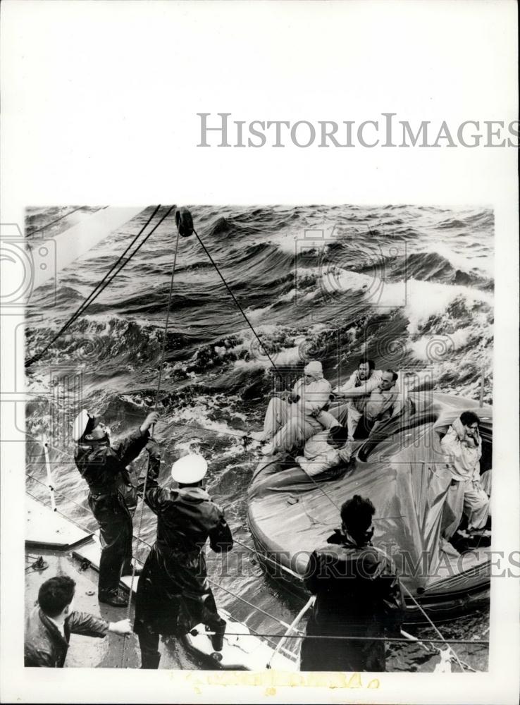 Press Photo Unsuccessful Survival Tests Of British Navy Vessel&quot;Carron&quot; - Historic Images