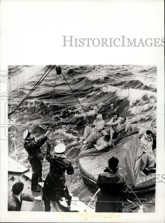 Press Photo Unsuccessful Survival Tests Of British Navy Vessel"Carron" - Historic Images