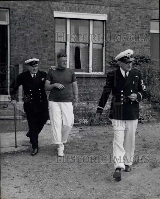 Press Photo F.T. Turk, the Queen's Swan Keeper Going To Boats-Swan Upping - Historic Images