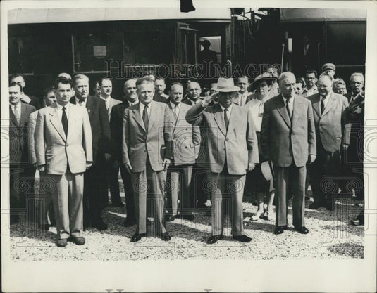 1957 Press Photo Soviet Leaders Arrive Czechoslovakia Khrushchev Bulganin - Historic Images