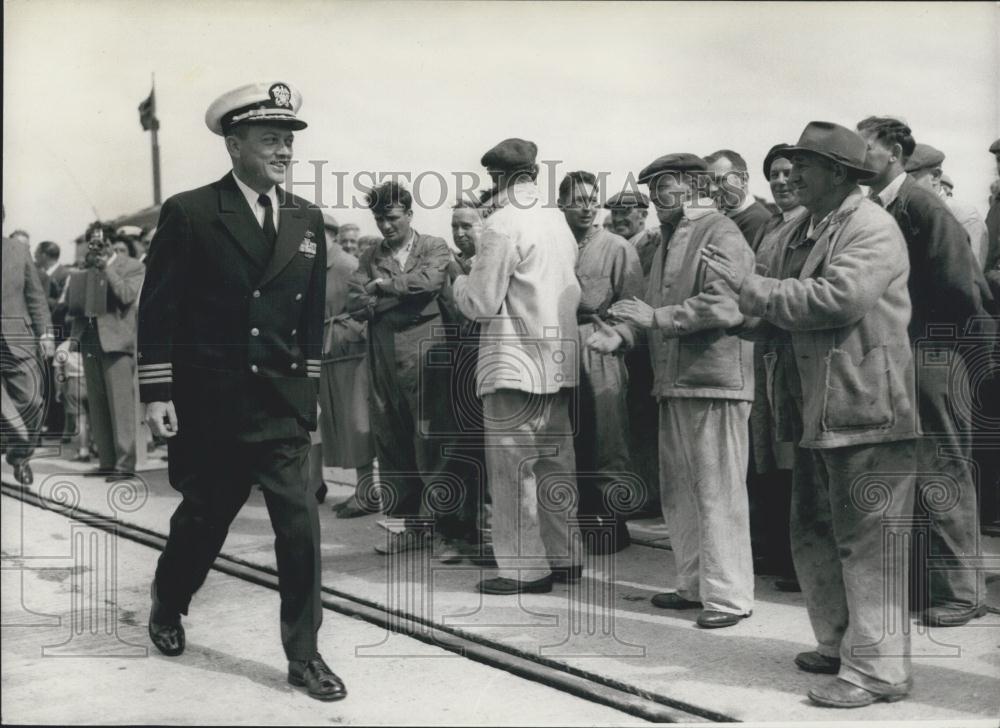 Press Photo Britain welcomes the Nautilus as she arrives in Portland Harbour - Historic Images