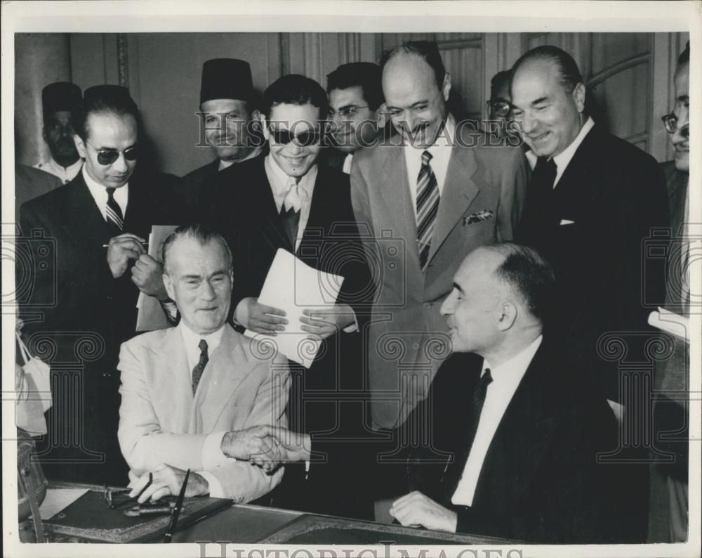 1954 Press Photo Mr. Jefferson Caffry Dr. Fawzy United States Egypt agreement - Historic Images