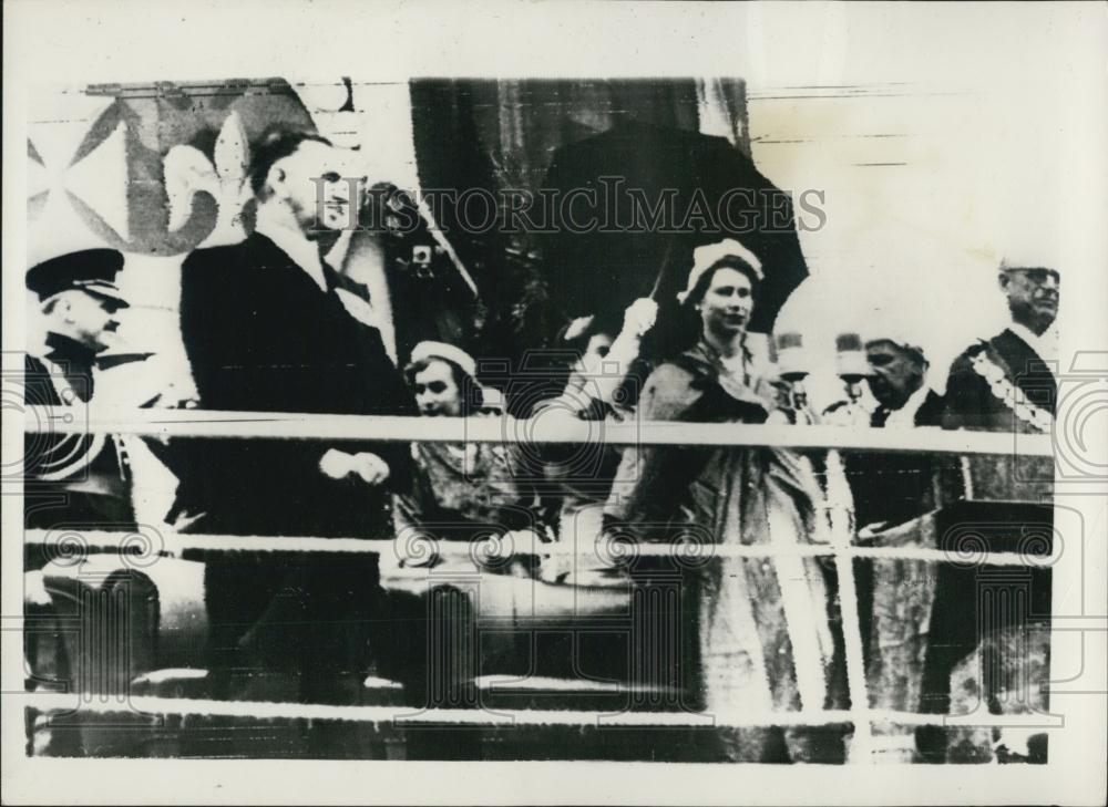 Press Photo HM the Queen and the Duke of Edinburgh in Auckland, New Zealand - Historic Images