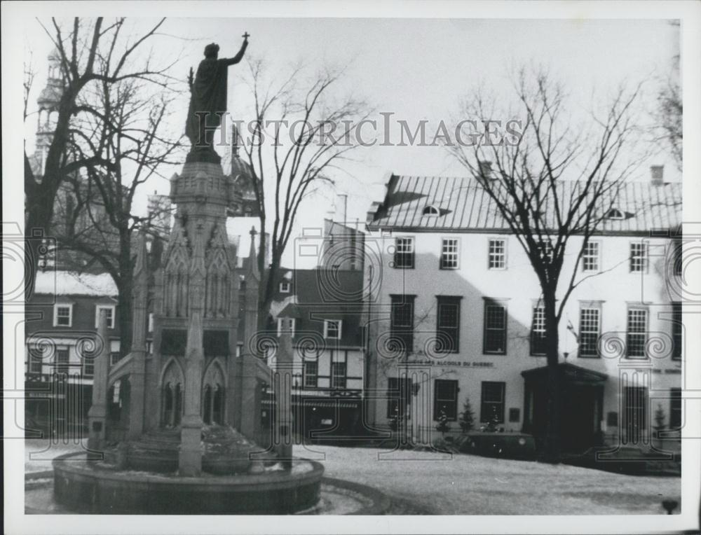 Press Photo Monument In Town Of Quebec Canada - Historic Images