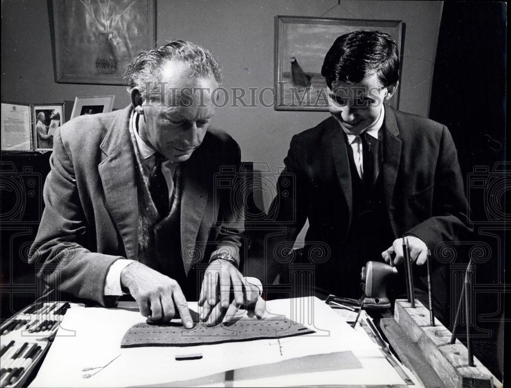 Press Photo Blind Artist Gordon Stent with Pupil Christopher Buchan - Historic Images