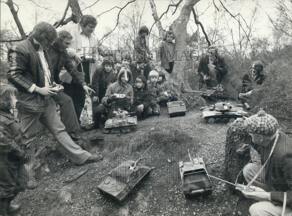 Press Photo Group members and fans and toy tanks - Historic Images