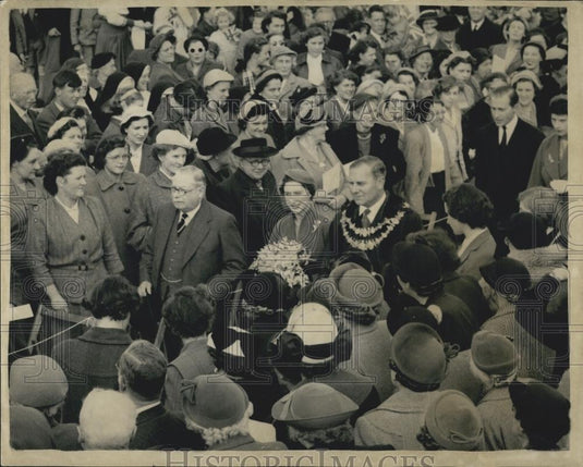 1955 Press Photo Princess Margaret lays foundation smote of new church - Historic Images