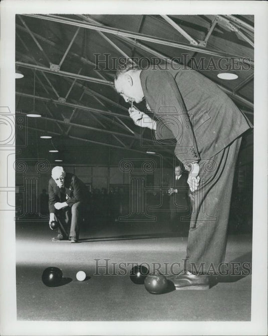 1954 Press Photo Blind Man Playing Bowls - Historic Images