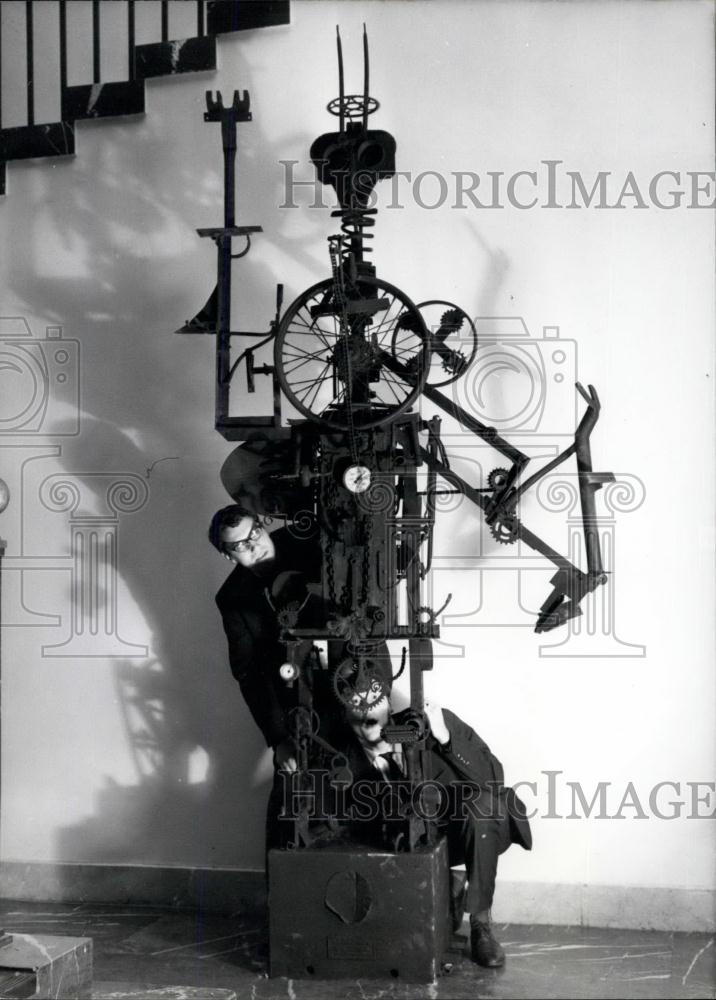 1963 Press Photo Autumn Saloon Exhibition Sculpture With The Titele Piece - Historic Images