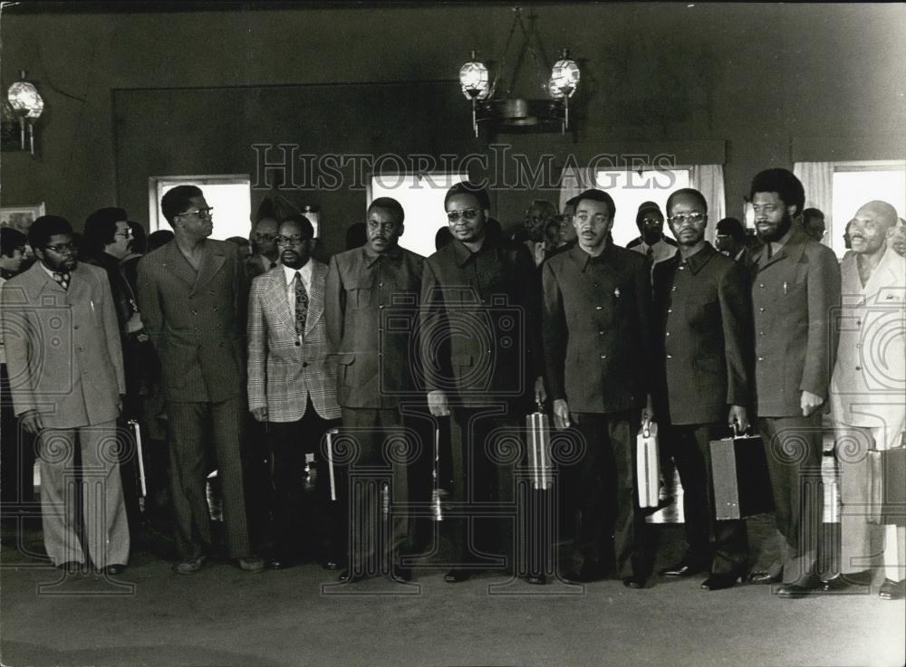 1975 Press Photo Portugese Government Members, Angolan Leaders - Historic Images