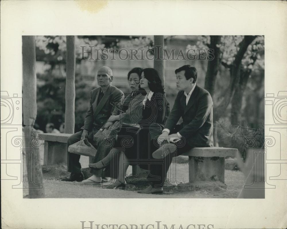 Press Photo Conservative young couple with chaperons - Historic Images