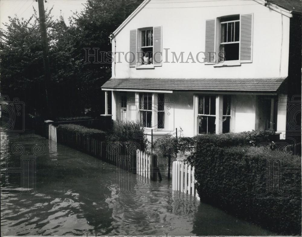 1958 Press Photo A View Of Flooded Homes In Wickford, Essex - Historic Images