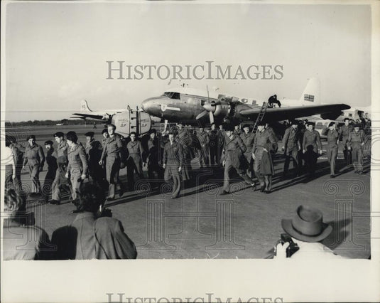 1954 Press Photo Survivors of "The Windrush" Disaster Arrive - Historic Images