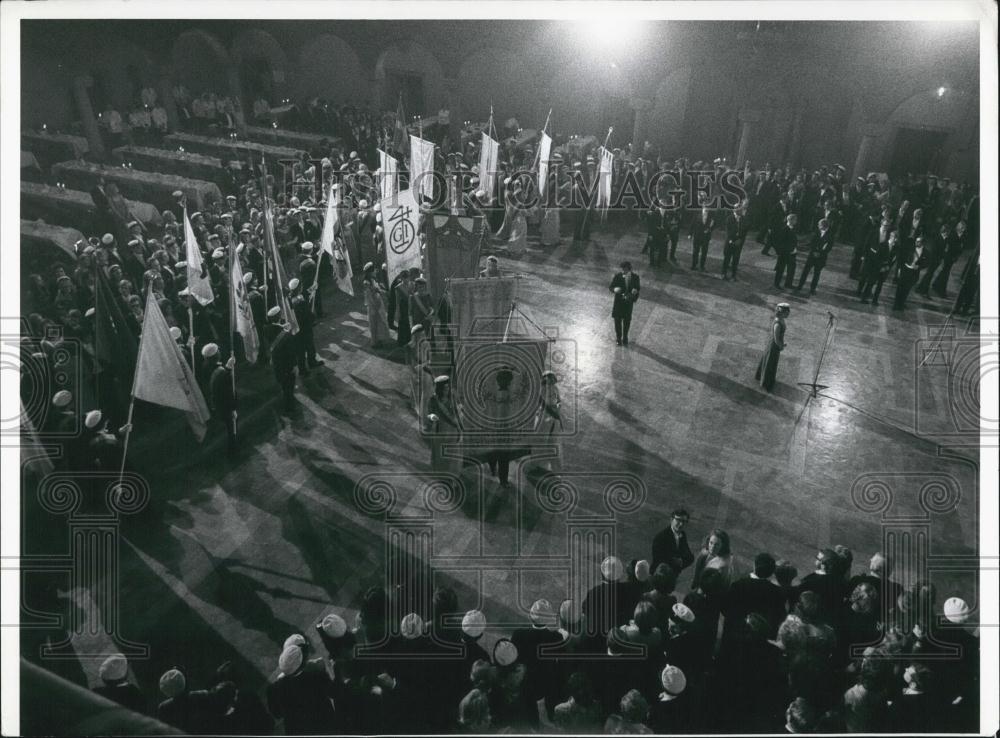 Press Photo Students In Attendance Town Hall Before Dance Began - Historic Images