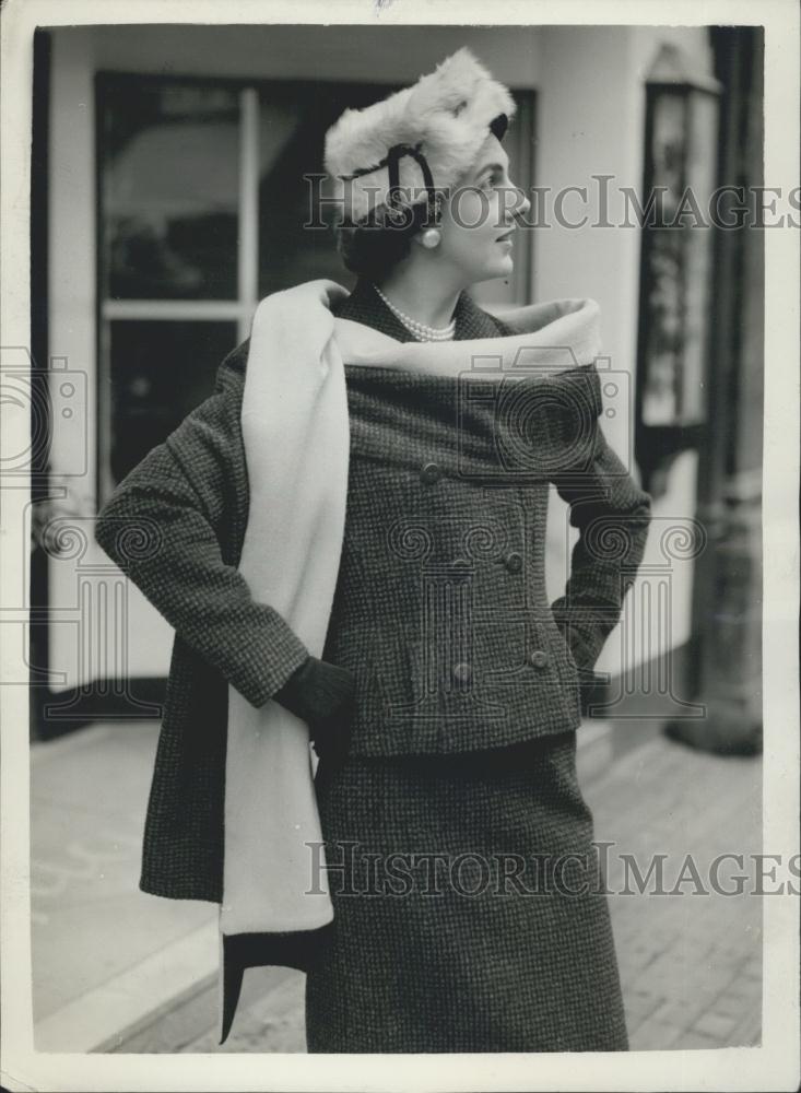 Press Photo Dorothy Leweidon Wears New Winter Style By Matita - Historic Images