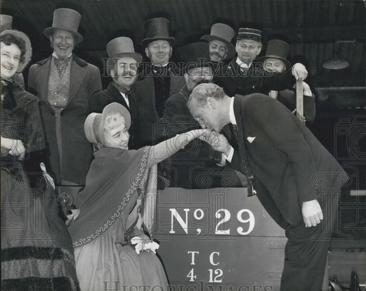 Press Photo Transport Minister Mr. Marples & Angela Parkinson - Historic Images