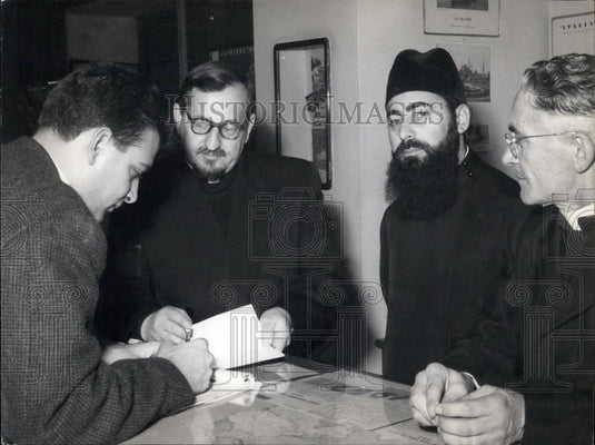 Press Photo Vladimir Koteyaru and Vitali: Borovoi the Russian "observers - Historic Images