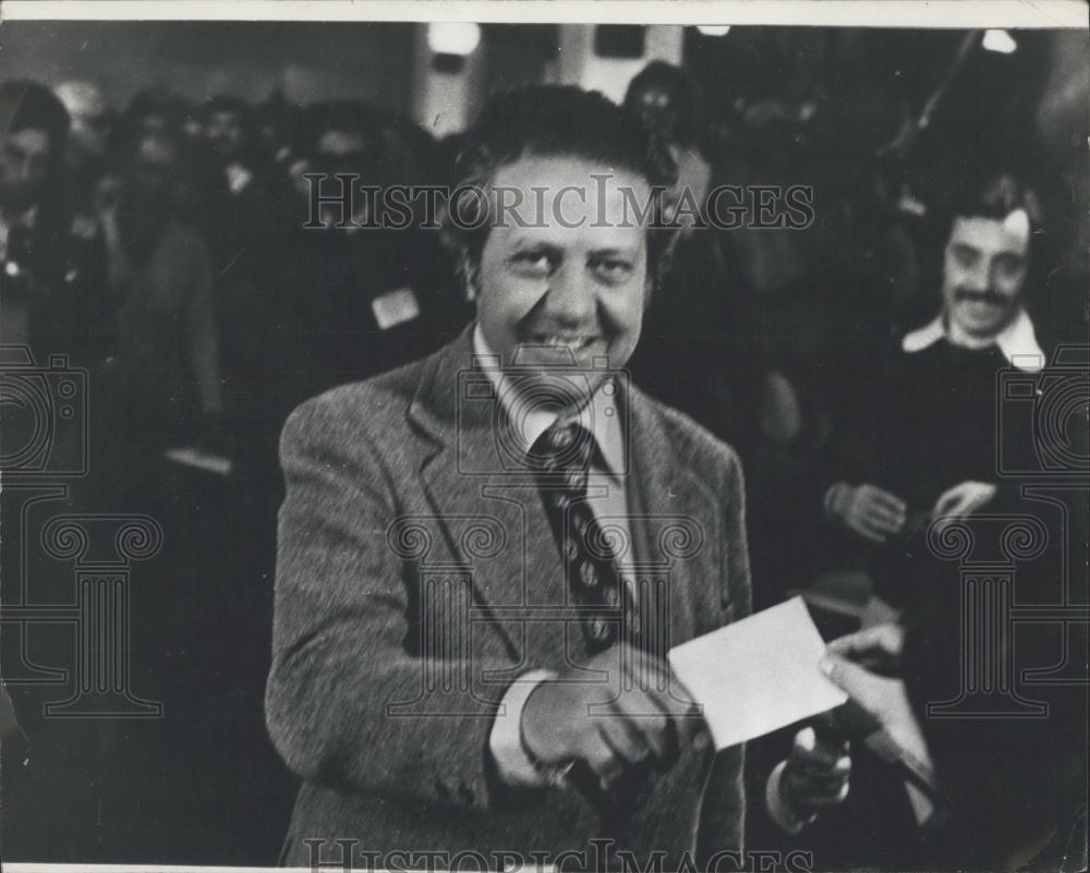 1975 Press Photo Socialists Gain Victory in Elections In Portugal - Historic Images