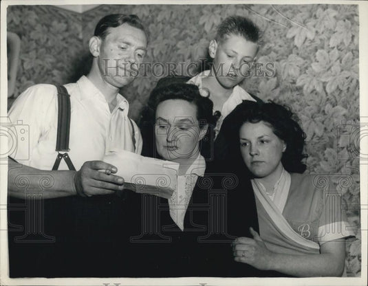 1953 Press Photo Mr and Mrs Harry Rigden & their children - Historic Images