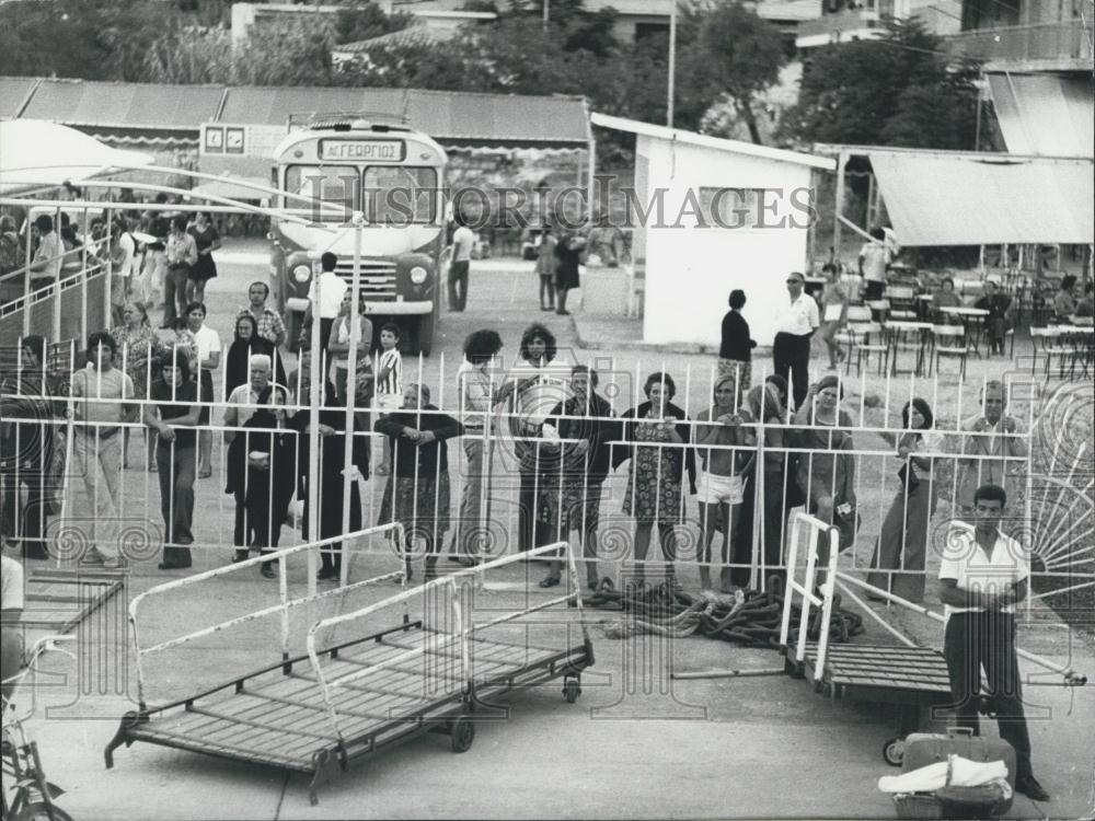 1974 Press Photo Greek Citizens No Longer Fear Secret Police After Democracy - Historic Images