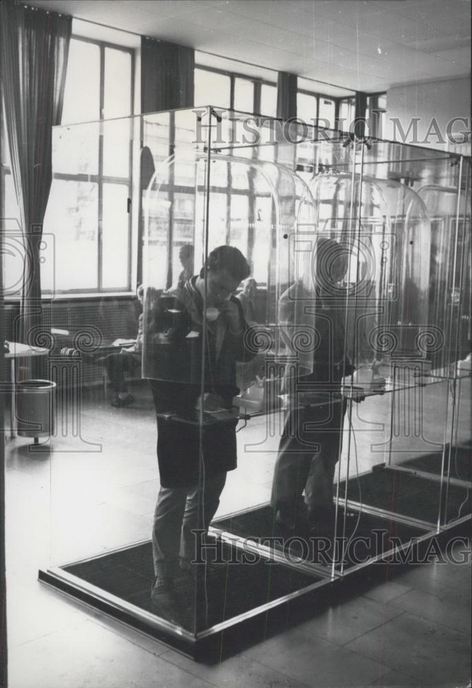 1958 Press Photo Glass-telephone-cells - Historic Images