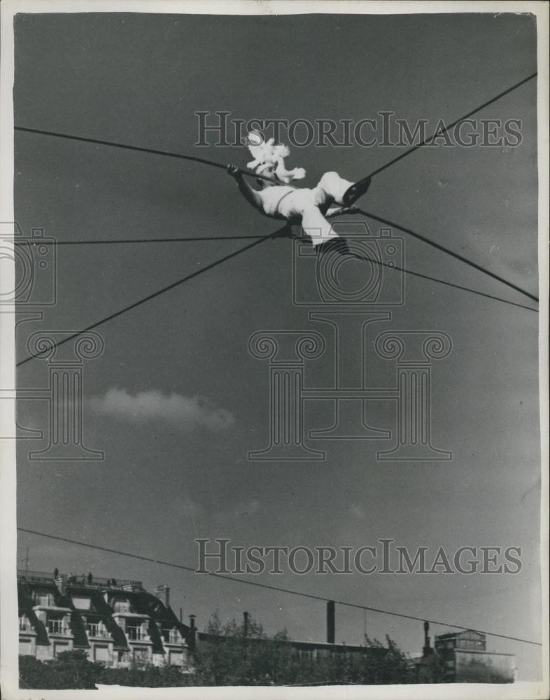 1953 Press Photo Rovers troups of Tight Rope experts - Historic Images