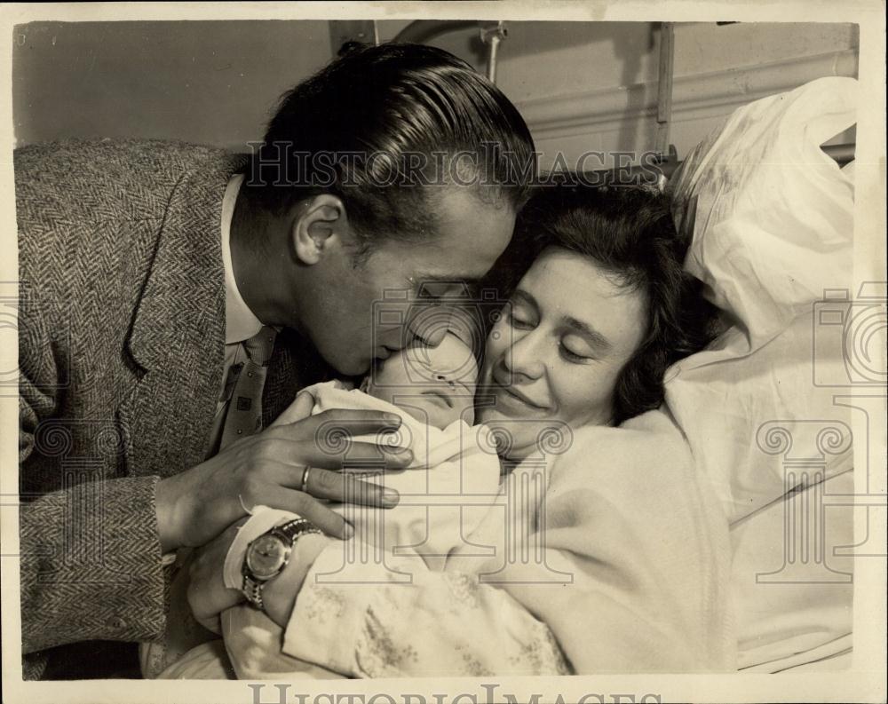 1958 Press Photo Hungarians Stowaway Wife has a Baby boy: Mrs Julia Farkas - Historic Images